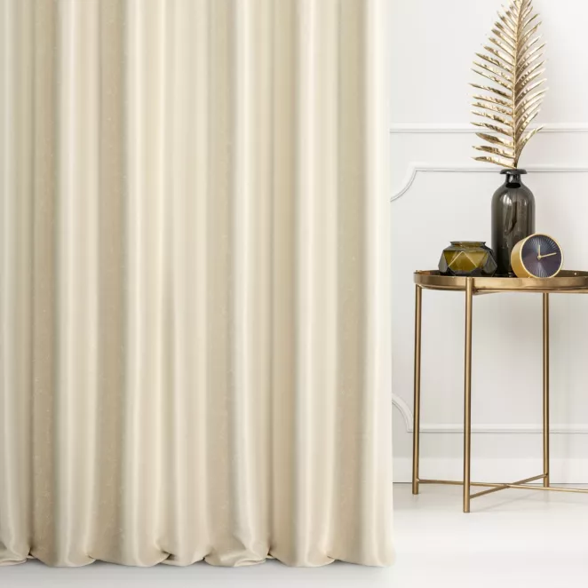 Zasłona szyta na taśmie 5 cm kremowa z błyszczącej tkaniny zaciemniającej