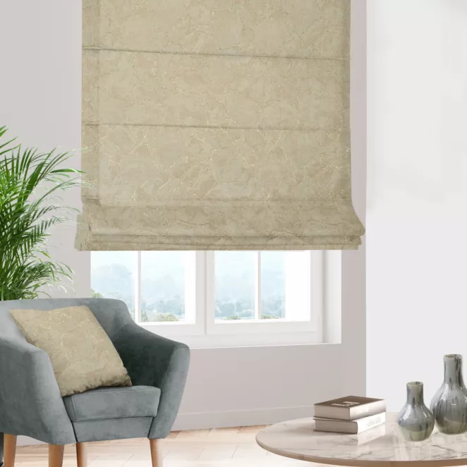 Roleta rzymska kremowa z tkaniny z wzorem przetykanym błyszczącą nicią