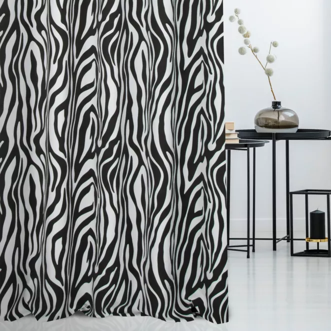 Zasłona szyta na taśmie 5 cm biało czarna z miękkiej tkaniny z nadrukiem, wzór w zebrę