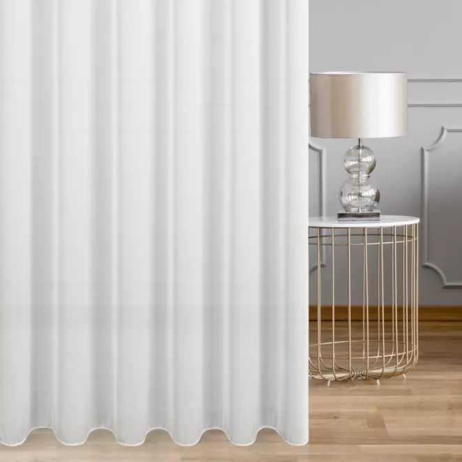 Firana szyta na taśmie 5 cm kremowa z matowej tkaniny o charakterystycznym jodełkowym wzorze, wykończona obciążnikiem