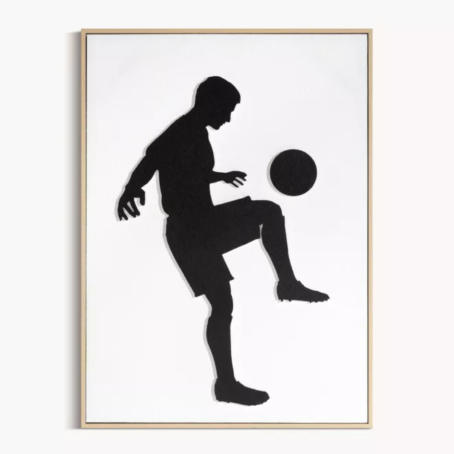 Obraz kremowo, czarny ręcznie malowany na płótnie z motywem piłkarza oprawiony w ramę 52x72 cm