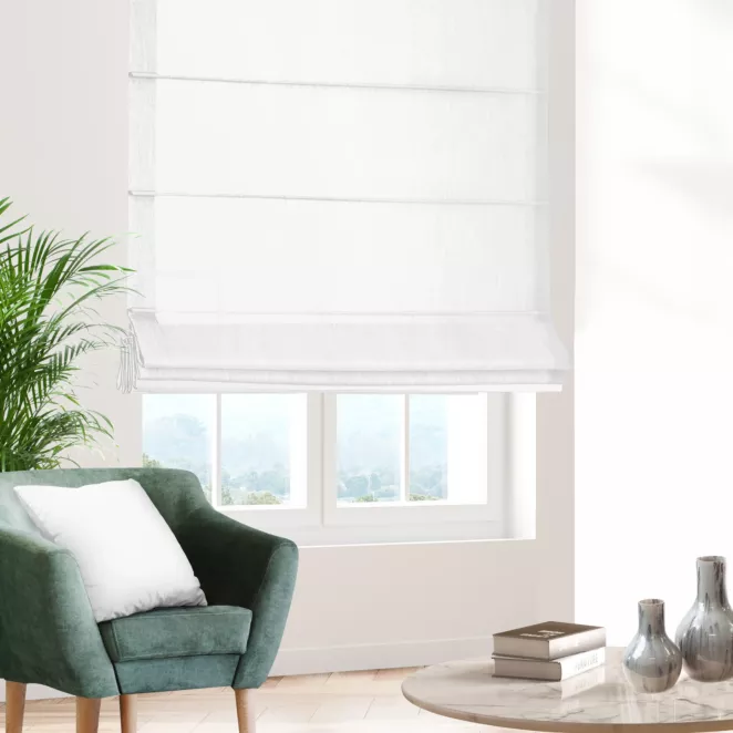 Roleta rzymska biała z wodoodpornej tkaniny o welurowej strukturze