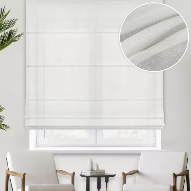 Roleta rzymska naturalna z miękkiej tkaniny o delikatnym połysku, wykończona obciążnikiem