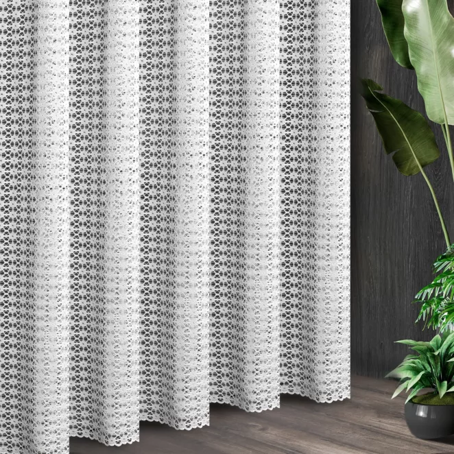 Tkanina firanowa o strukturze ażurowej koronki