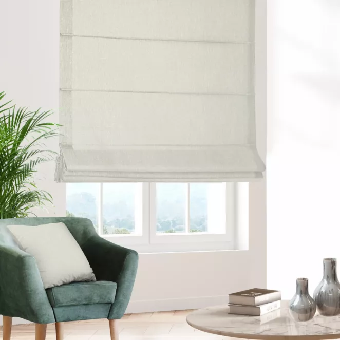 Roleta rzymska kremowo ciemnosrebrna z tkaniny w drobny wzór przetykany nicia metaliczną Italissima Eva Minge