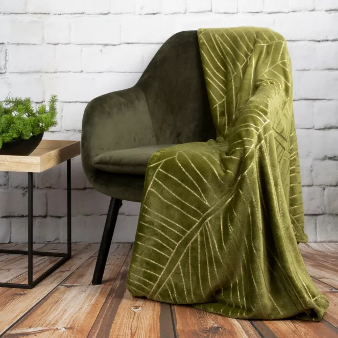 Koc 150x200 cm oliwkowy ze złotym nadrukiem z motywem liści bananowca LUNA