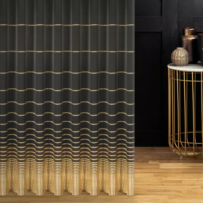 Firana szyta na przelotkach czarno złota z matowej tkaniny PERU zdobiona haftem tworzącym poziome pasy Italissima Eva Minge