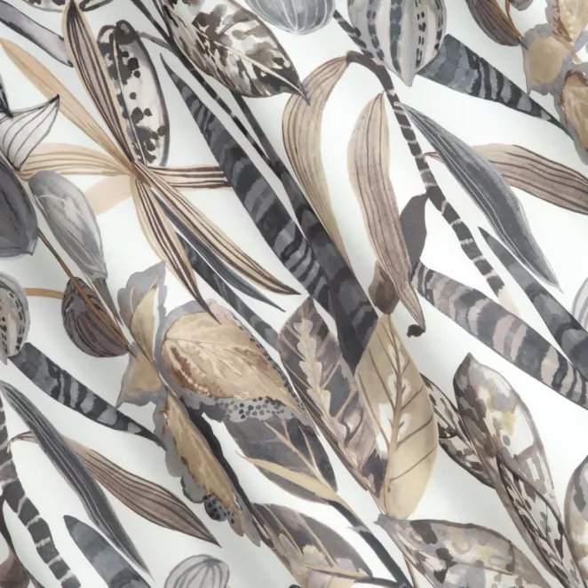 P253/4 Zasłona szyta na taśmie 5 cm beżowo grafitowa z tkaniny o naturalnym splocie z nadrukowanym kwiatowym wzorem