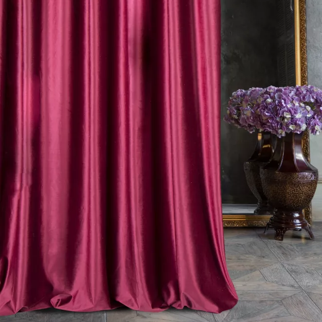 Zasłona szyta na taśmie 5 cm ITALIA bordowa z tkaniny welwetowej o delikatnym połysku