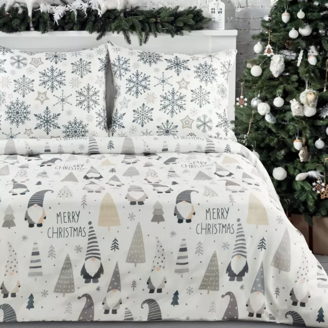 Pościel świąteczna 160x200 cm bawełna ranforce kolor biały, stalowy zdobiona nadrukiem uroczych skrzatów DWARF