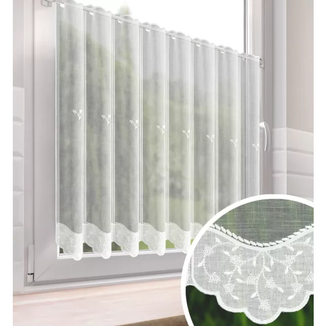 Tkanina firanowa zazdrostka z etaminy zdobiona haftem drobnych liści