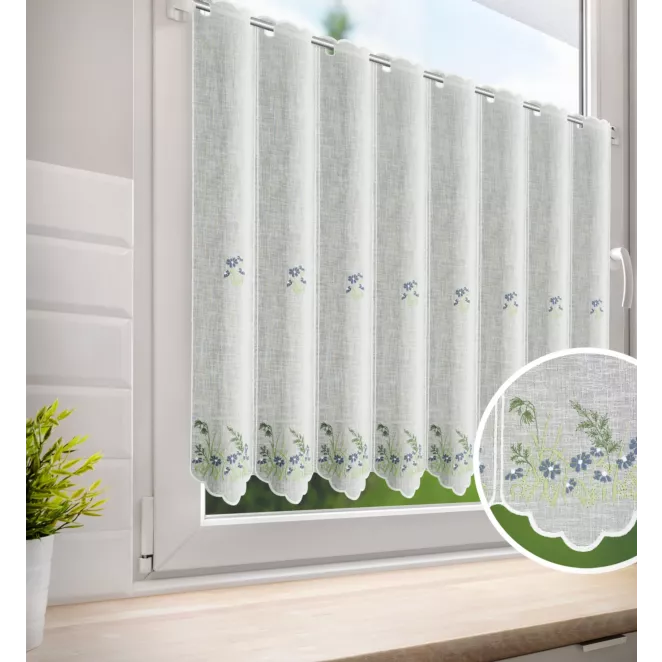 Tkanina firanowa zazdrostka z etaminy zdobiona haftem drobnych kwiatuszków