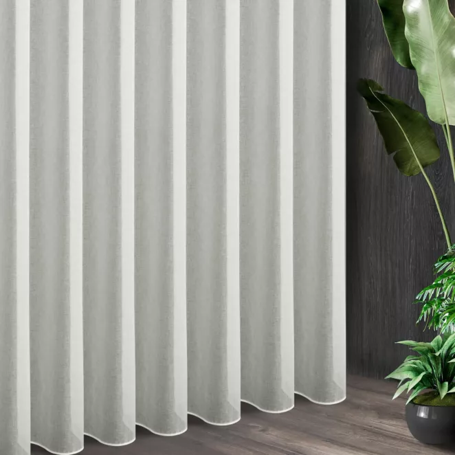 Tkanina firanowa delikatna etamina gładka o naturalnym splocie i lekkim połysku wykończona obciążnikiem