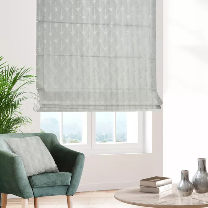 Roleta rzymska kremowo srebrna z tkaniny w elegancki geometryczny wzór z błyszczącą nicią