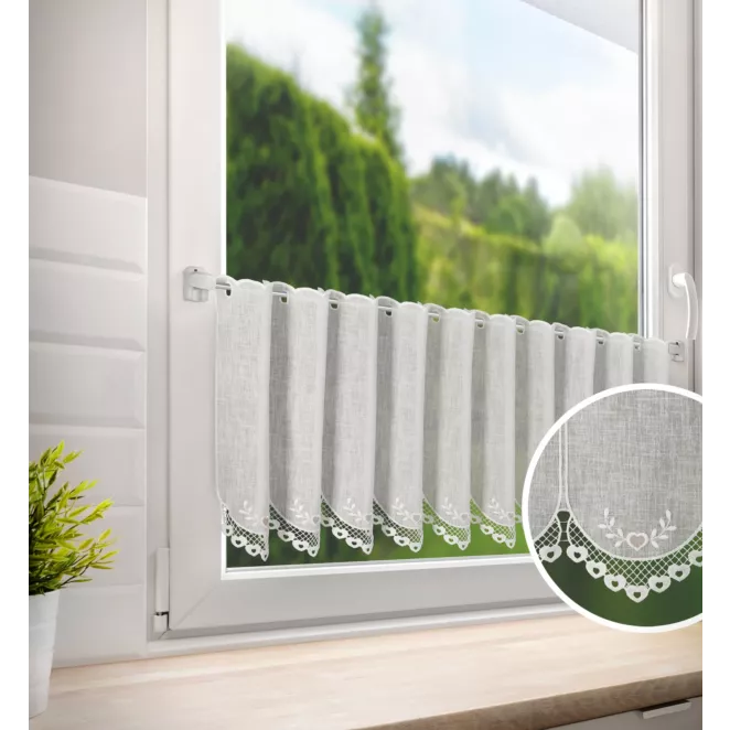 Tkanina firanowa zazdrostka z etaminy zdobiona ażurowym haftem