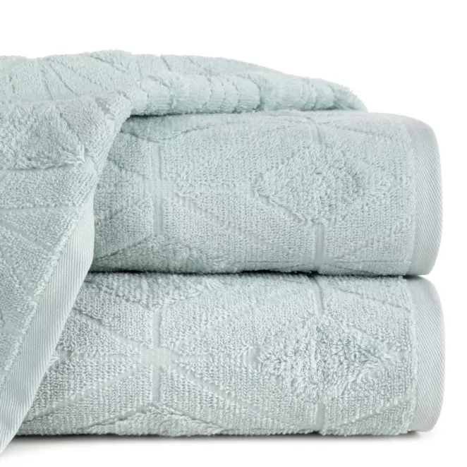 Ręcznik kąpielowy 50x90 cm bawełniany kolor miętowy zdobiony geometrycznym wzorem 500 g/m2 SENDI