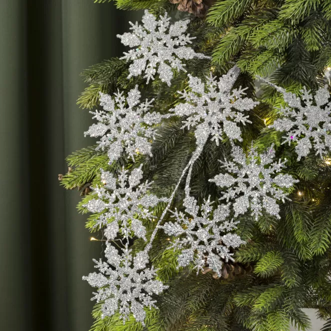 Fantazyjna gałązka ze srebrnymi śnieżynkami