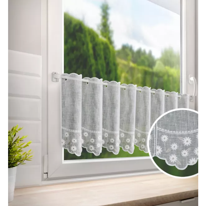 Tkanina firanowa zazdrostka z etaminy zdobiona haftem drobnych kwiatów