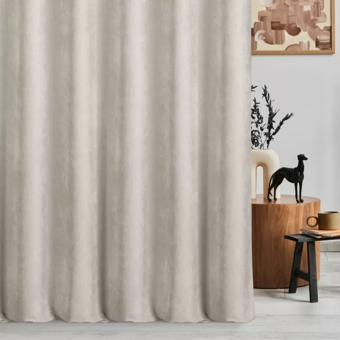 Zasłona szyta na taśmie 5 cm platynowa z tkaniny o szenilowej strukturze