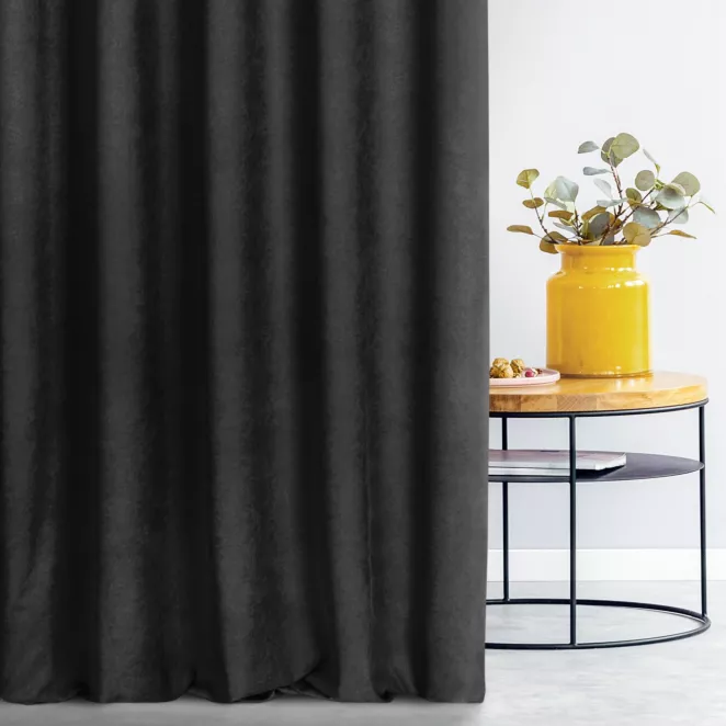 Zasłona szyta na taśmie 5 cm ADESSA czarna z miękkiej tkaniny o welurowej strukturze