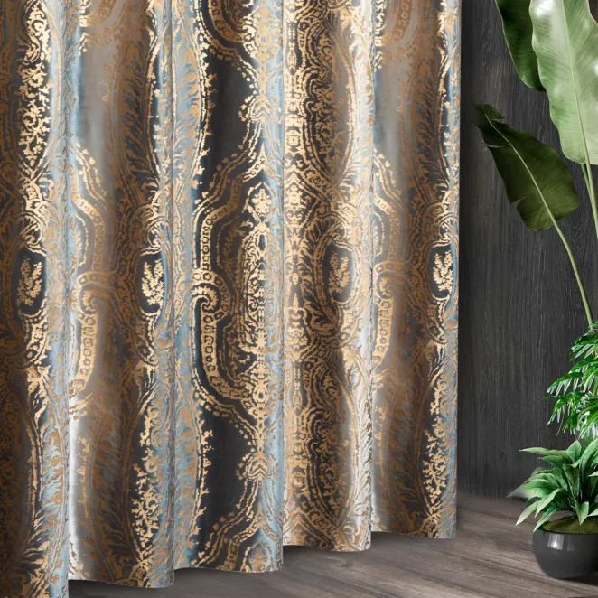 Tkanina zasłonowa gruba, miękka w dotyku, welwetowa, ze złotym ornamentowym nadrukiem