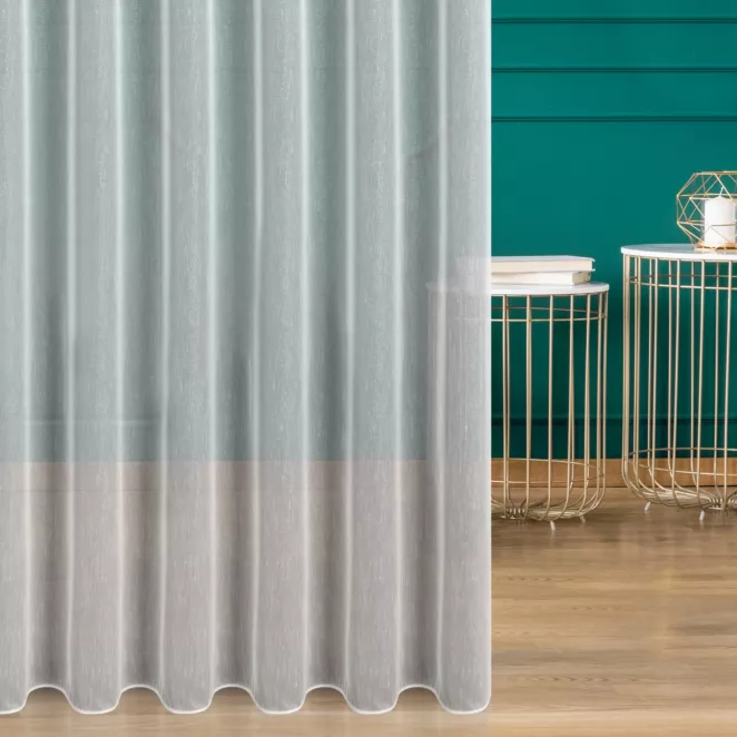 Tkanina firanowa z efektem deszczyku i błyszczącą nicią zakończona szwem obciążającym