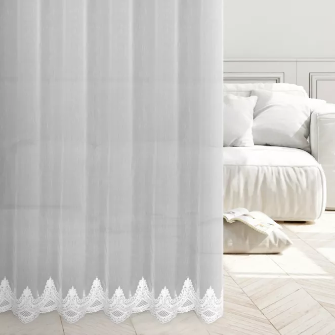 Tkanina firanowa Aden zdobiona na dole haftem z motywem ornamentu