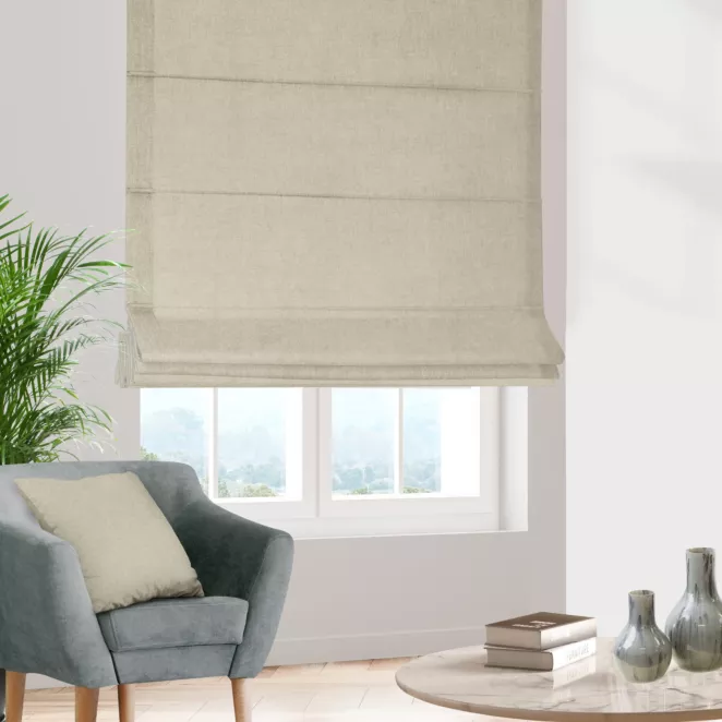 Roleta rzymska beżowa z miękkiej w dotyku tkaniny szenilowej