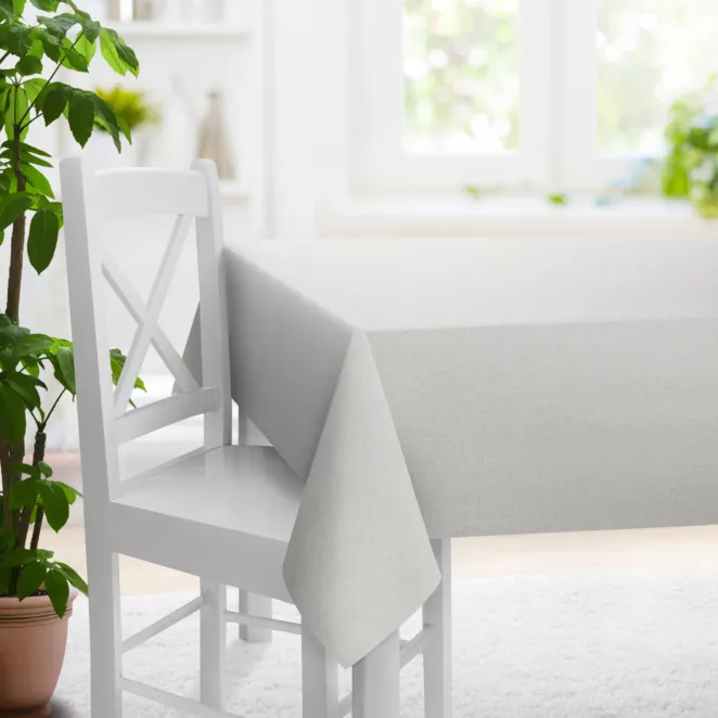 Obrus szyty kremowy z tkaniny bukla z efektem melanżu