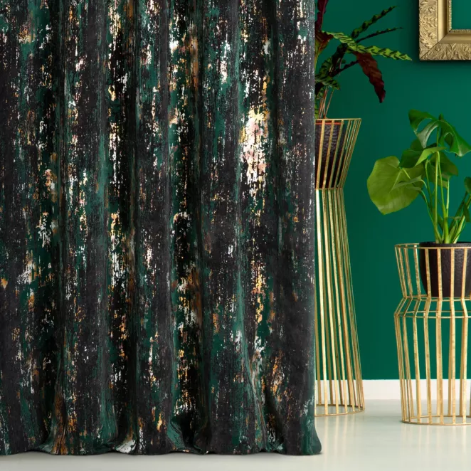 Zasłona szyta na taśmie 5 cm ciemnozielono czarna z tkaniny welwetowej z metalicznym nadrukiem