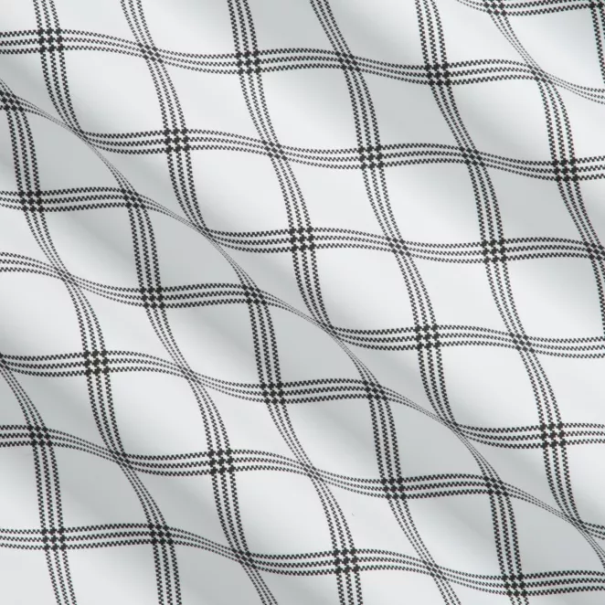 L112/9 Zasłona szyta na taśmie 5 cm biało czarna z miękkiej tkaniny z nadrukiem w kratę