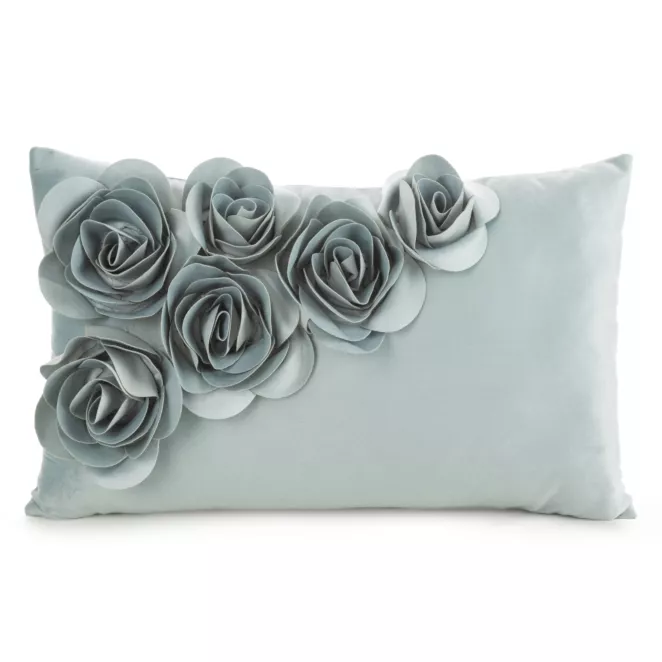 Poszewka na poduszkę 30 x 50 cm z welwetu kolor miętowy zdobiona w róże 3D