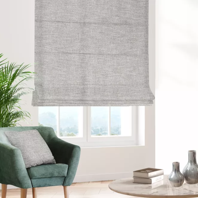 Roleta rzymska srebrna tkanina o naturalnym charakterze z efektem melanżu