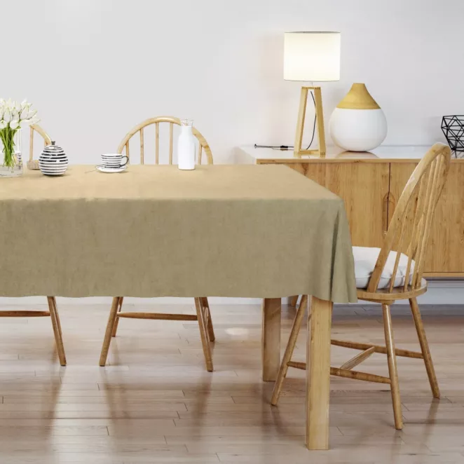 Obrus szyty DORA - HIT złoty z miękkiej tkaniny o welurowej strukturze