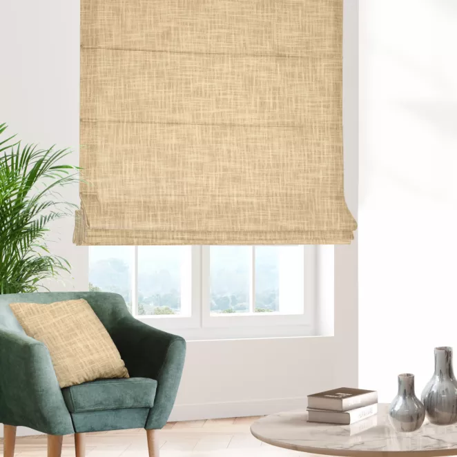 Roleta rzymska beżowa o naturalnym, luźnym splocie w stylu eko