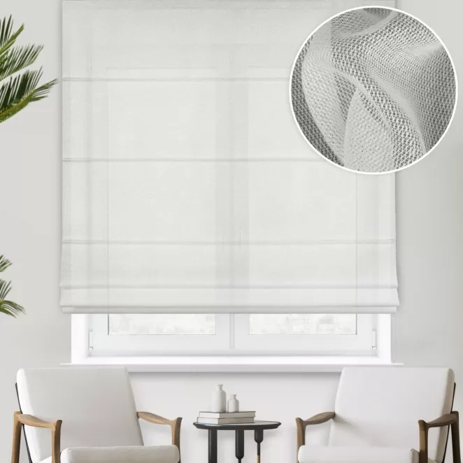 Roleta rzymska kremowa z miękkiej tkaniny w drobną krateczkę, wykończona obciążnikiem