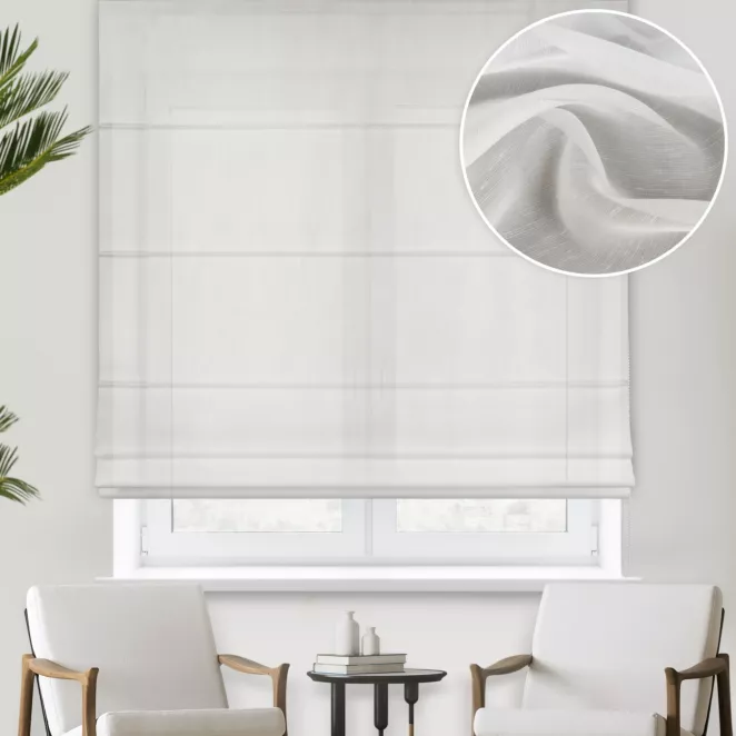 Roleta rzymska naturalna z matowej, półprzeźroczystej tkaniny, wykończonej obciążnikiem