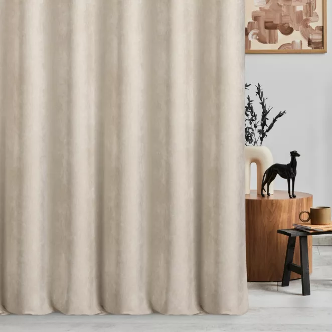 Zasłona szyta na taśmie 5 cm beżowa z tkaniny o szenilowej strukturze