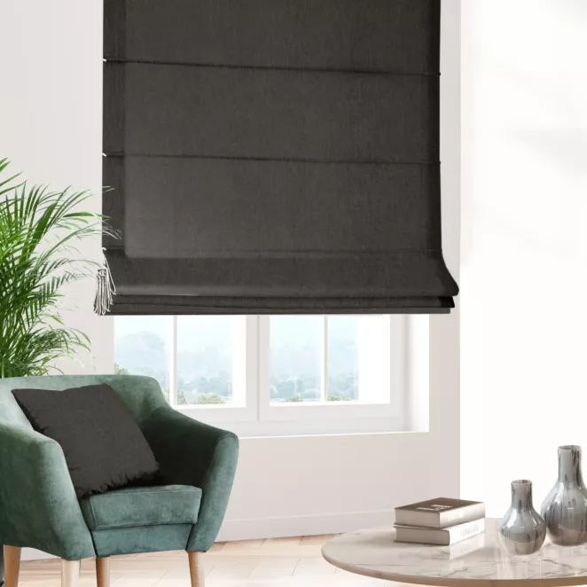 Roleta rzymska ciemnobrązowa miękka, szenilowa tkanina o wyraźnym splocie i delikatnym połysku