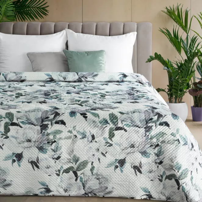 Narzuta biało, srebrna 170x210 cm pikowana metodą hot press zdobiona nadrukiem kwiatów LOTI