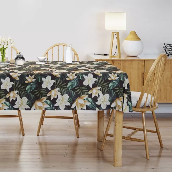 Obrus szyty wielokolorowy z miękkiej tkaniny typu blackout drukowanej w kwiatowy wzór