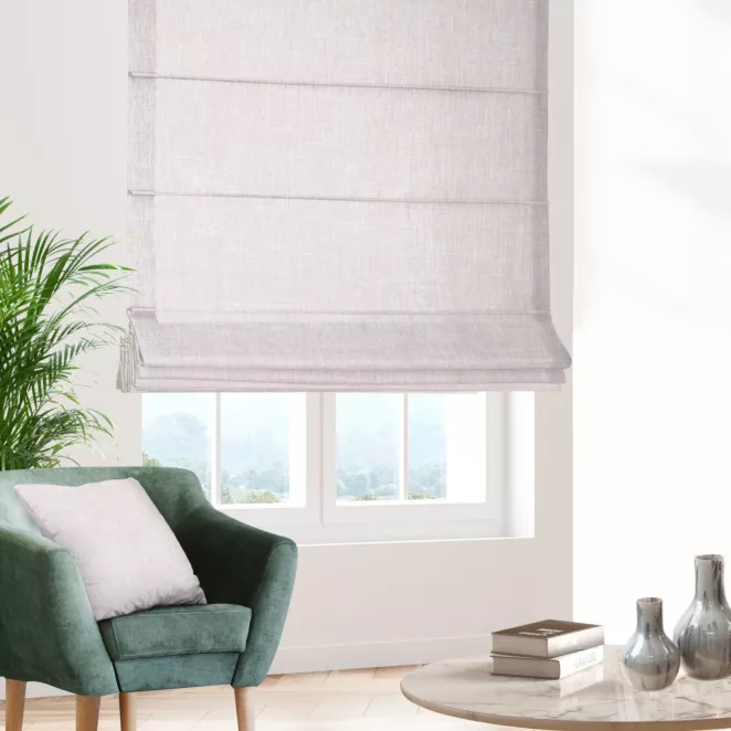 Roleta rzymska pudrowo różowa z miękkiej tkaniny w stylu eko