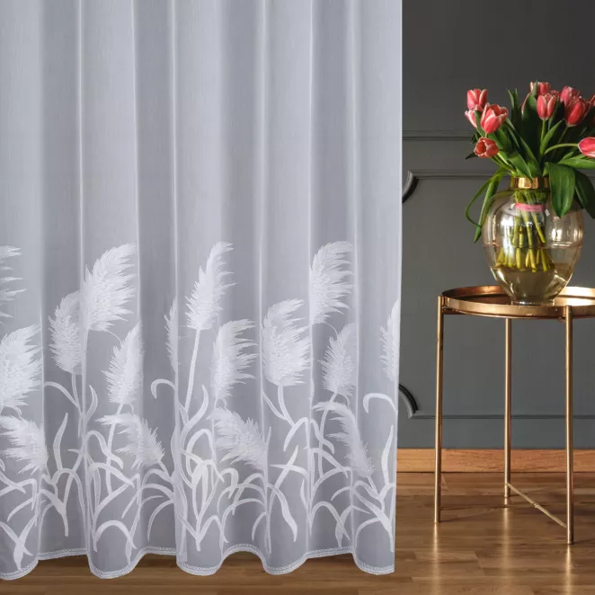 Firana szyta na taśmie 5 cm biała z tkaniny typu ADEN z efektem delikatnego deszczyku, zdobiona oryginalnym haftem Pierre Cardin