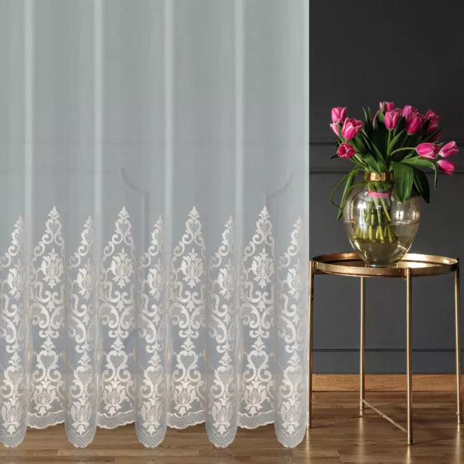 Firana szyta na taśmie 5 cm biało złota matowa tkanina Peru, zdobiona dołem haftem