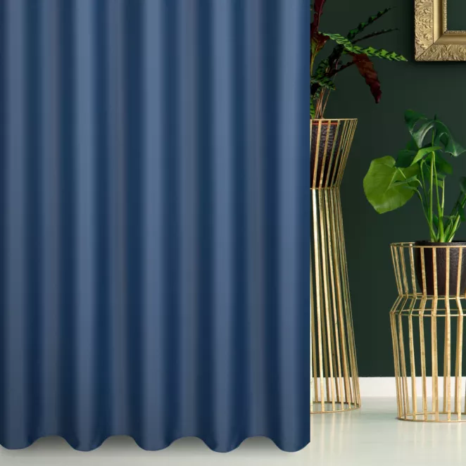 Zasłona szyta na taśmie 5 cm granatowa z gładkiej tkaniny zaciemniającej typu dimout wykończona obciążnikiem