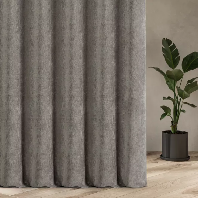 Zasłona szyta na taśmie 5 cm szara z tkaniny o szenilowej strukturze