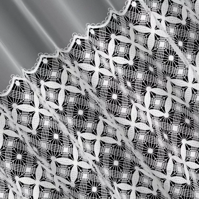 E121/1 Firana szyta na taśmie 5 cm biała z tkaniny typu peru, zdobion szeroka aplikacją z wzorem geometrycznym Italissima Eva Minge