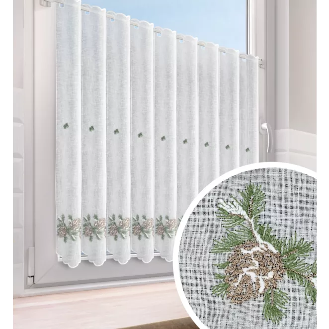 Tkanina firanowa zazdrostka z etaminy zdobiona świątecznym haftem z akcentem zimowym