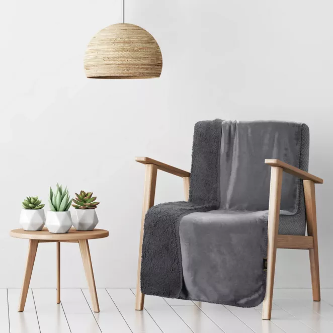 Narzuta, koc na fotel 70x160 cm stalowy z miękkiego polaru ze strukturą baranka TEDY Eurofirany Premium
