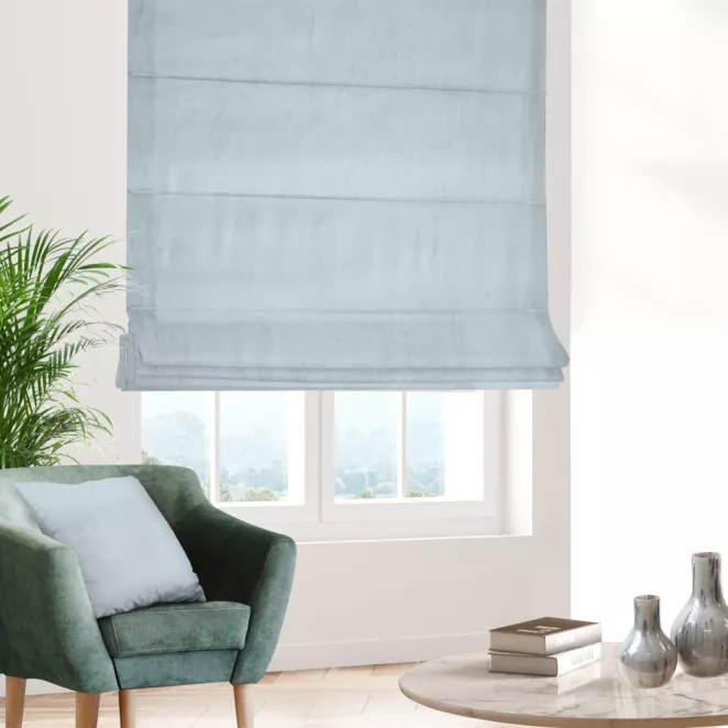 Roleta rzymska błękitna z miękkiej półmatowej tkaniny welwetowej